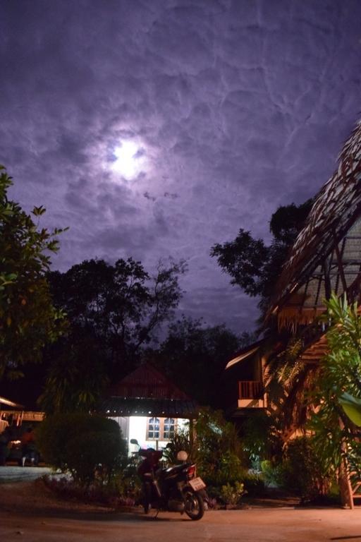 Ban Sabai Sabai Guest House Kanchanaburi Buitenkant foto
