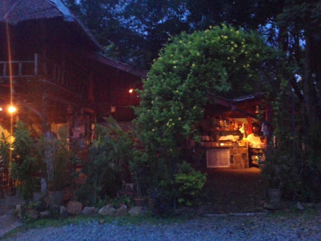 Ban Sabai Sabai Guest House Kanchanaburi Buitenkant foto
